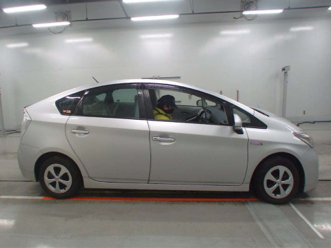 2014 Toyota Prius ZVW30[2]