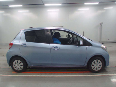 2014 Toyota Vitz KSP130[2]