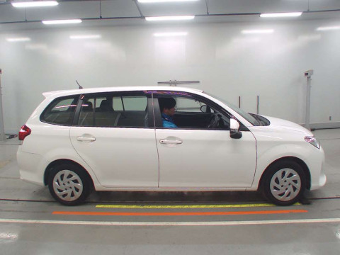 2022 Toyota Corolla Fielder NKE165G[2]