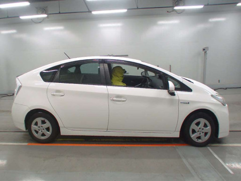 2010 Toyota Prius ZVW30[2]