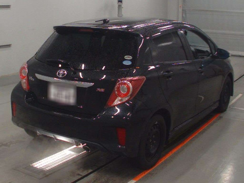 2011 Toyota Vitz NCP131[1]