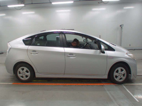 2010 Toyota Prius ZVW30[2]