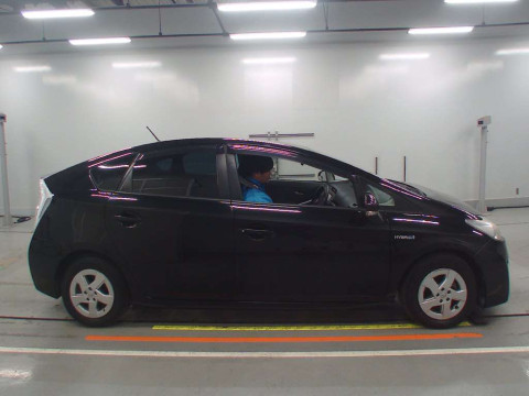 2010 Toyota Prius ZVW30[2]