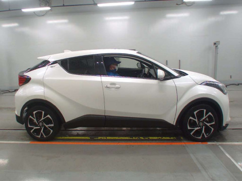 2019 Toyota C-HR NGX10[2]