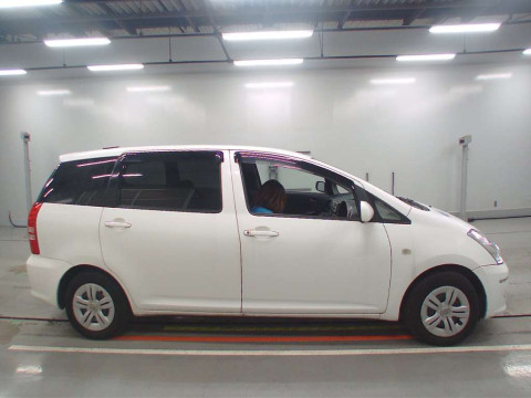 2003 Toyota Wish ZNE10G[2]