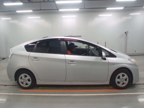 2011 Toyota Prius ZVW30[2]