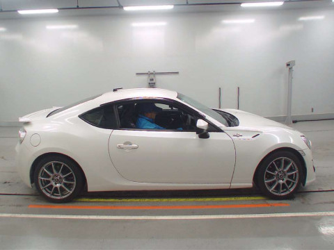 2012 Toyota 86 ZN6[2]