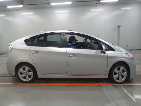 2012 Toyota Prius ZVW30[2]