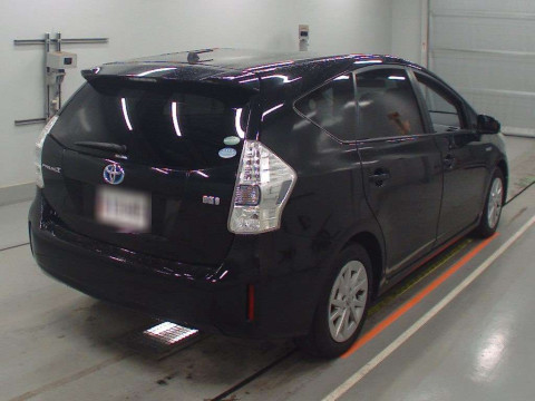 2014 Toyota Prius alpha ZVW40W[1]