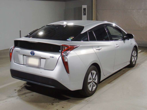 2016 Toyota Prius ZVW51[1]