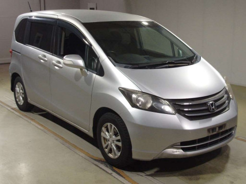 2011 Honda Freed GB3[2]