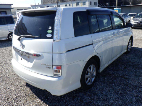 2014 Toyota Isis ZGM10W[1]