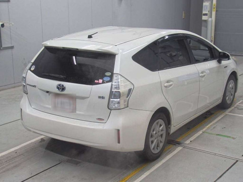 2012 Toyota Prius alpha ZVW41W[1]