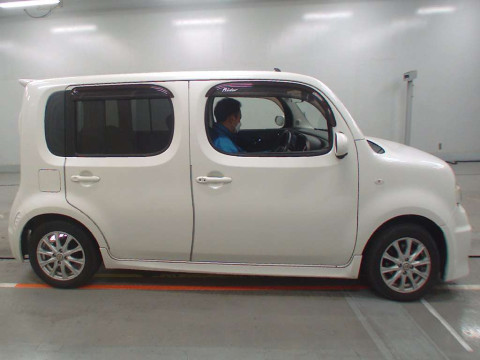 2012 Nissan Cube Z12[2]