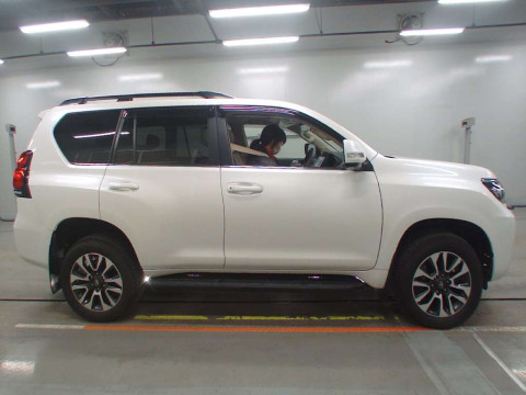 2023 Toyota Land Cruiser Prado GDJ150W[2]