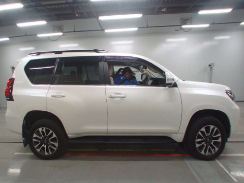 2023 Toyota Land Cruiser Prado GDJ150W[2]