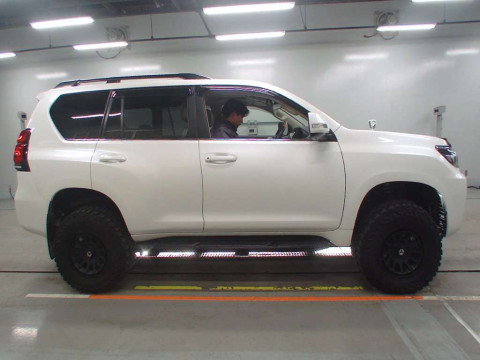 2018 Toyota Land Cruiser Prado GDJ150W[2]