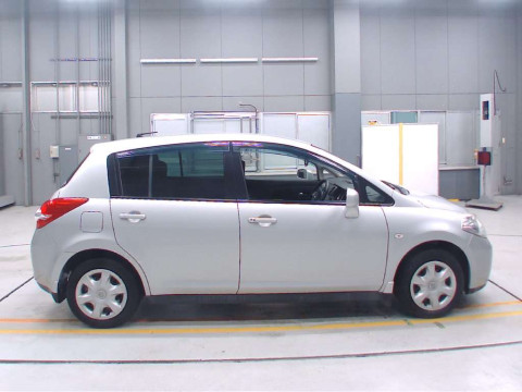 2010 Nissan Tiida C11[2]