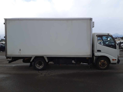 2014 Toyota Dyna Truck XZU695[2]