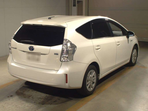 2012 Toyota Prius alpha ZVW41W[1]