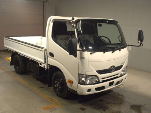 2017 Toyota Dyna Truck XZU605[2]