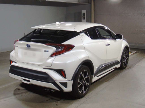 2018 Toyota C-HR ZYX10[1]