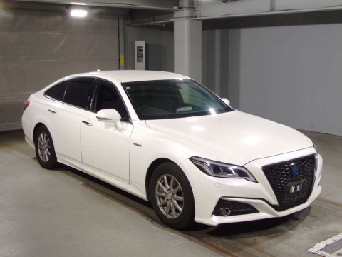 2018 Toyota Crown Hybrid AZSH20[2]