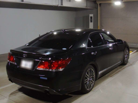 2013 Toyota Crown GRS214[1]