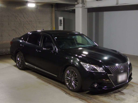 2013 Toyota Crown GRS214[2]