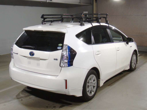 2012 Toyota Prius alpha ZVW40W[1]