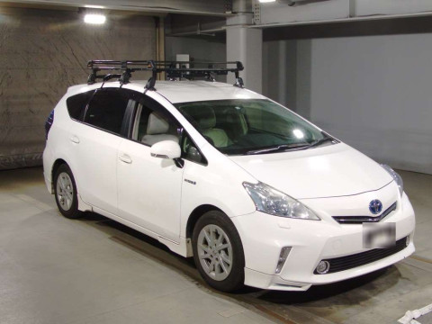 2012 Toyota Prius alpha ZVW40W[2]