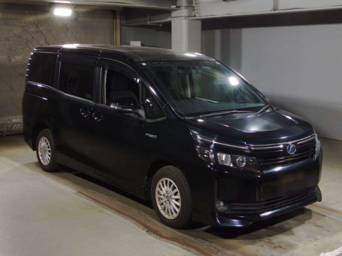 2014 Toyota Voxy ZWR80G[2]