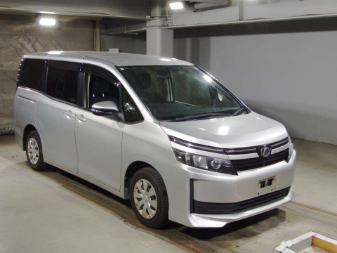 2015 Toyota Voxy ZRR80G[2]