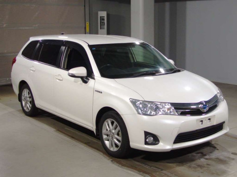 2015 Toyota Corolla Fielder NKE165G[2]