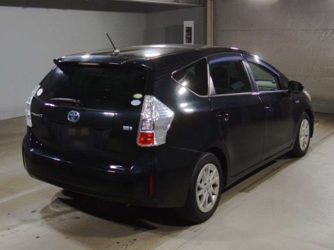 2012 Toyota Prius alpha ZVW40W[1]