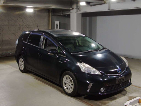 2012 Toyota Prius alpha ZVW40W[2]