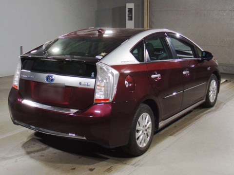 2015 Toyota Prius PHV ZVW35[1]