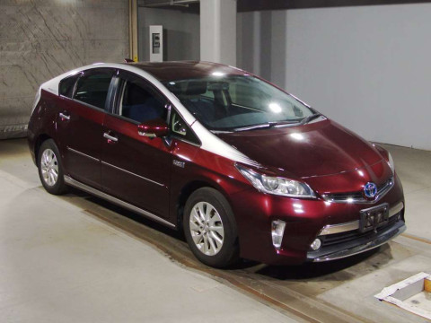 2015 Toyota Prius PHV ZVW35[2]