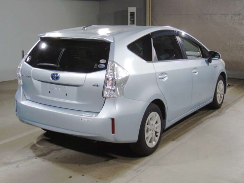 2012 Toyota Prius alpha ZVW41W[1]