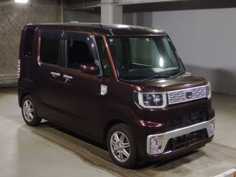 2016 Daihatsu Wake LA700S[2]