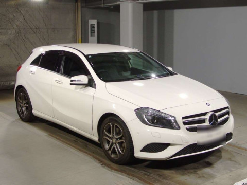 2015 Mercedes Benz A-Class 176042[2]