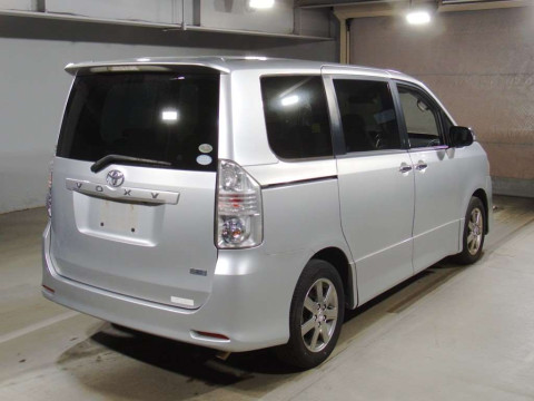 2009 Toyota Voxy ZRR70W[1]