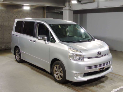 2009 Toyota Voxy ZRR70W[2]