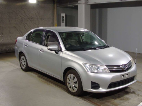 2013 Toyota Corolla Axio NZE161[2]