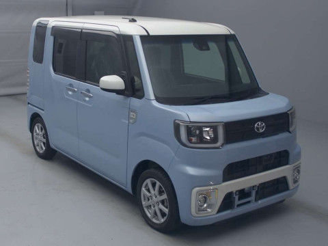 2017 Toyota Pixis Mega LA700A[2]