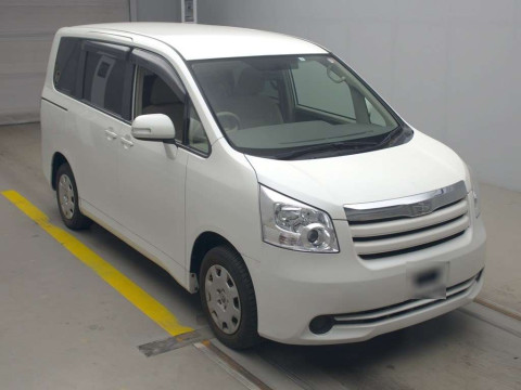 2009 Toyota Noah ZRR70G[2]