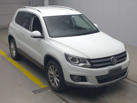 2014 Volkswagen Tiguan 5NCTH[2]