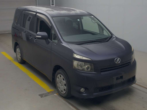 2010 Toyota Voxy ZRR70G[2]