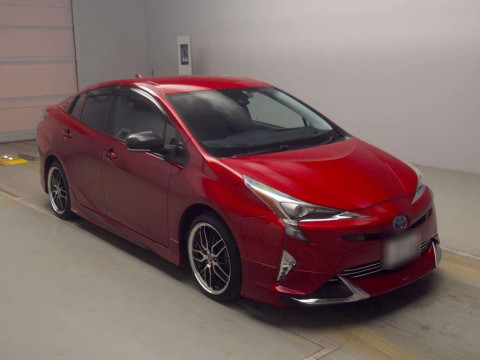 2016 Toyota Prius ZVW55[2]