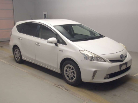 2014 Toyota Prius alpha ZVW40W[2]